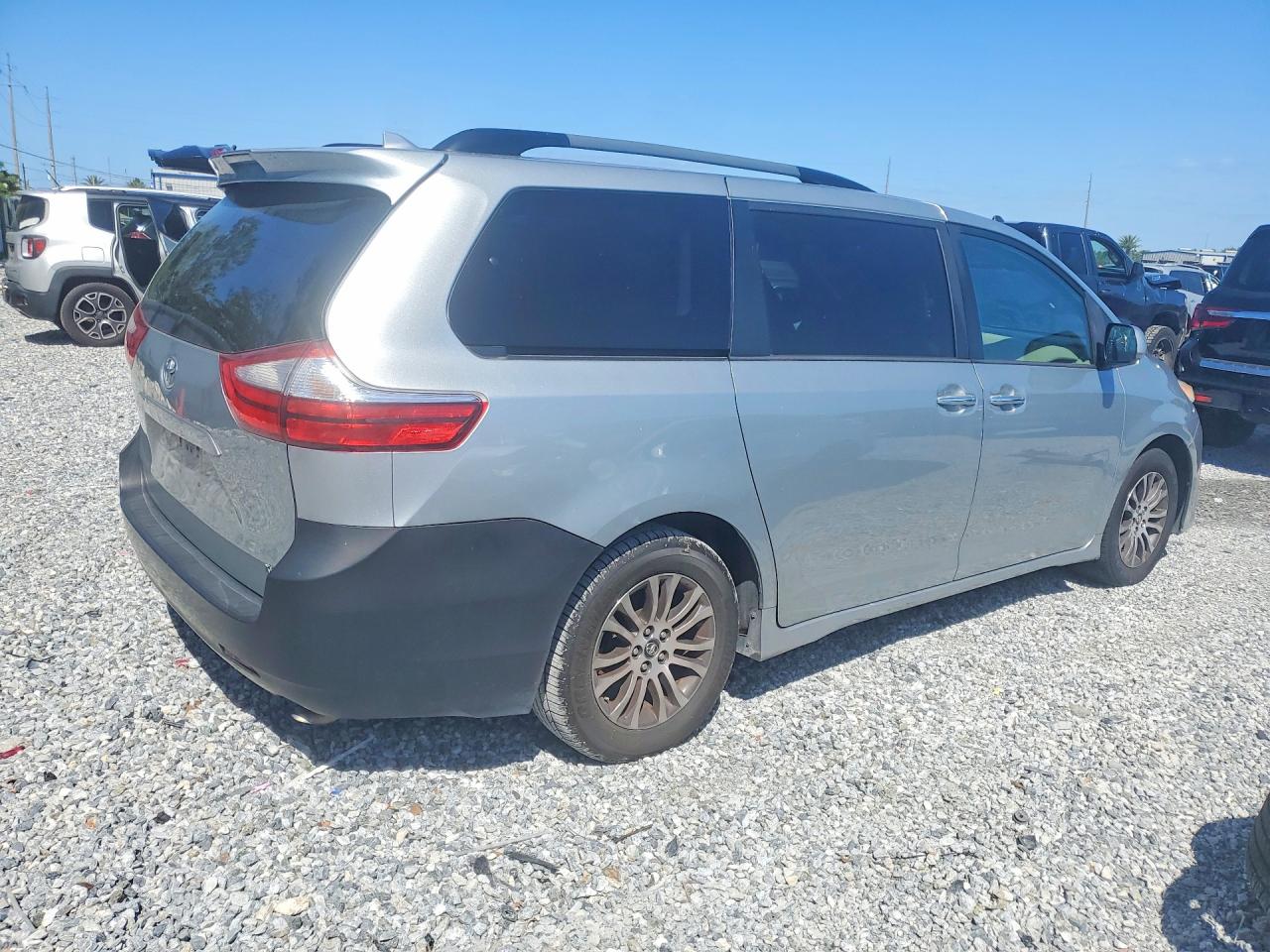 2019 TOYOTA SIENNA