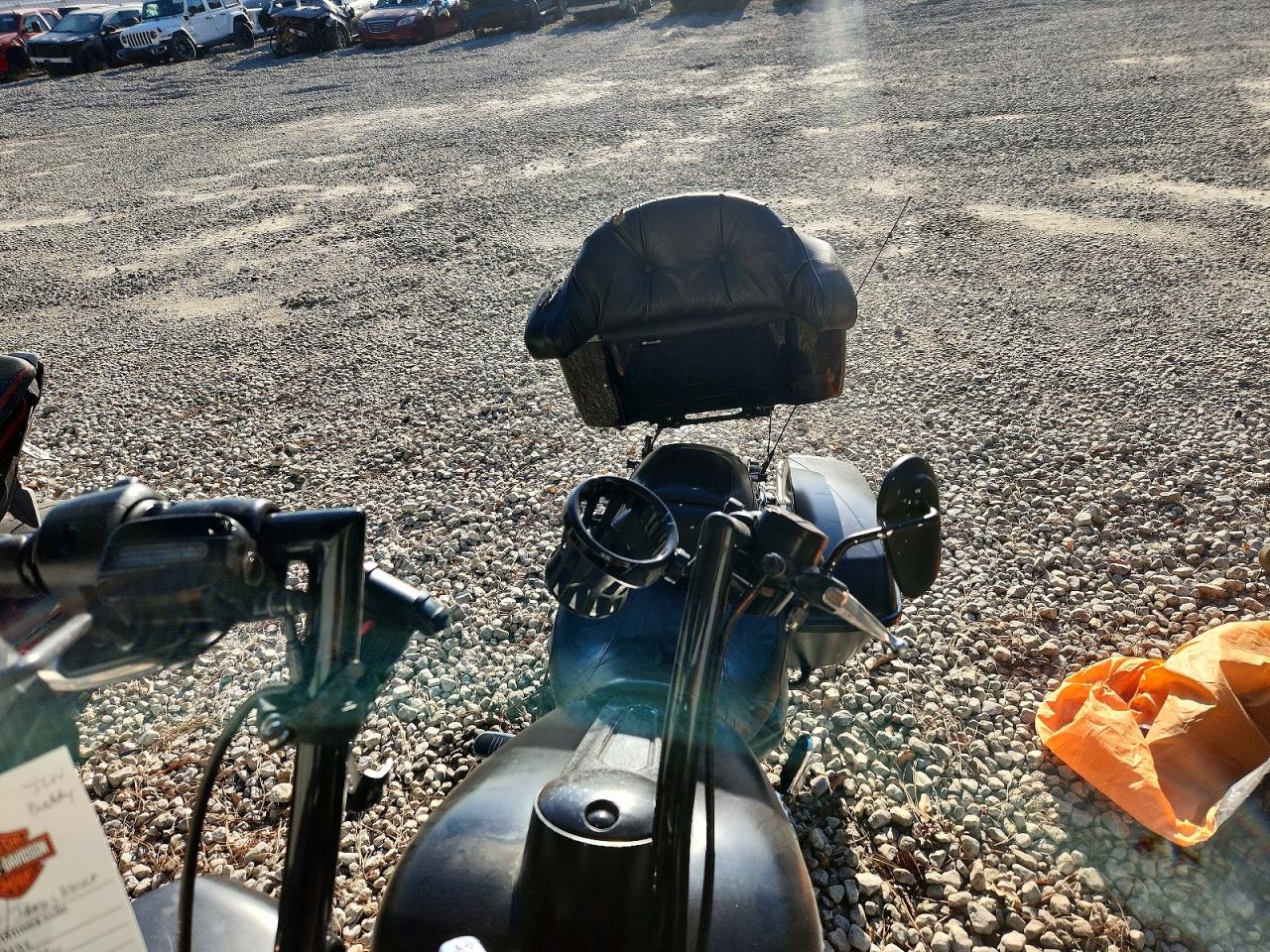 2017 HARLEY-DAVIDSON FL