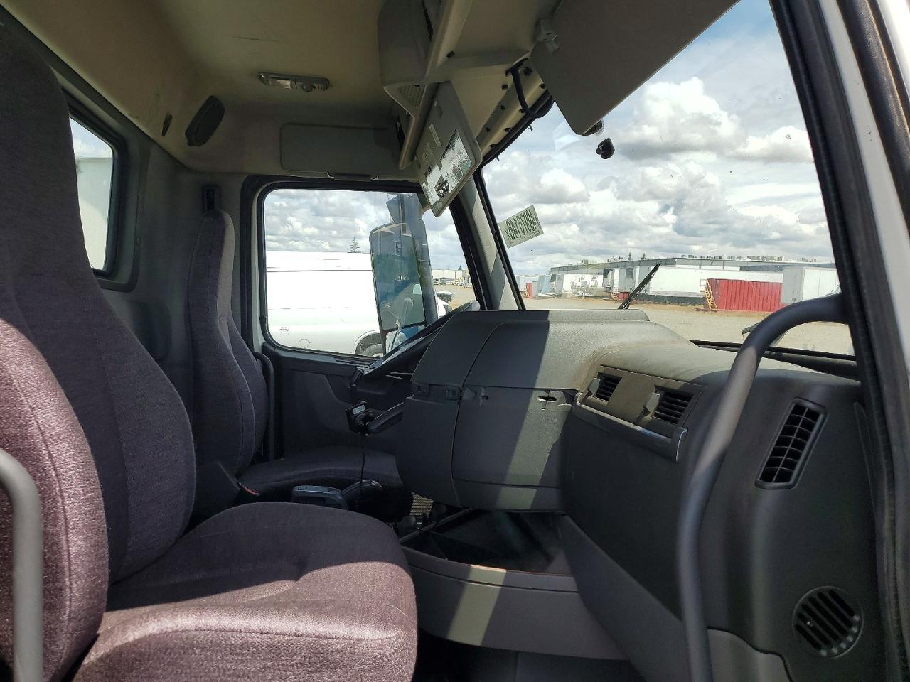 2024 VOLVO VN