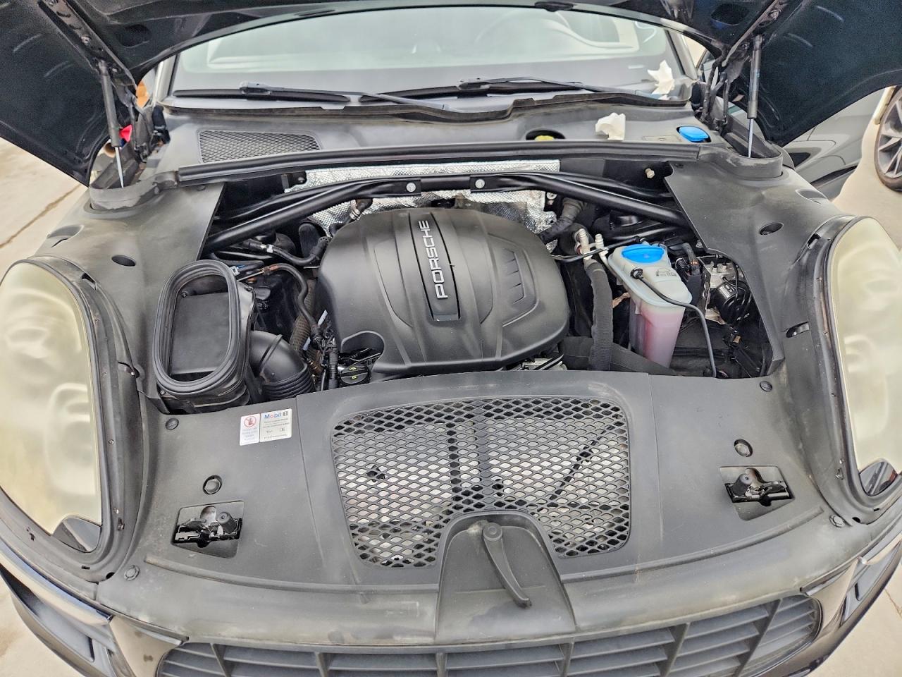 2017 PORSCHE MACAN