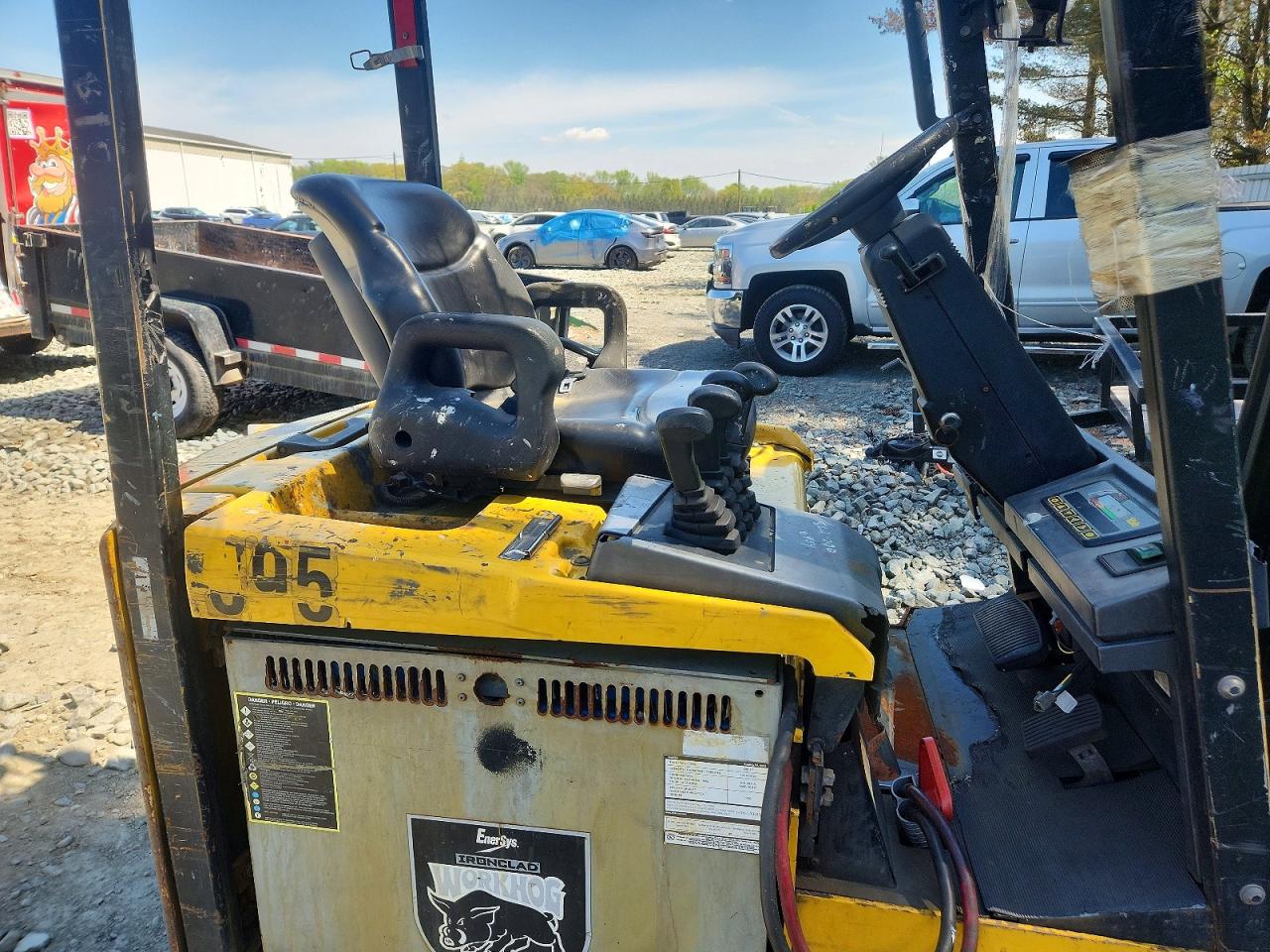 2009 YALE FORK TRUCK