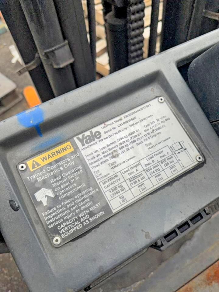 2009 YALE FORK TRUCK