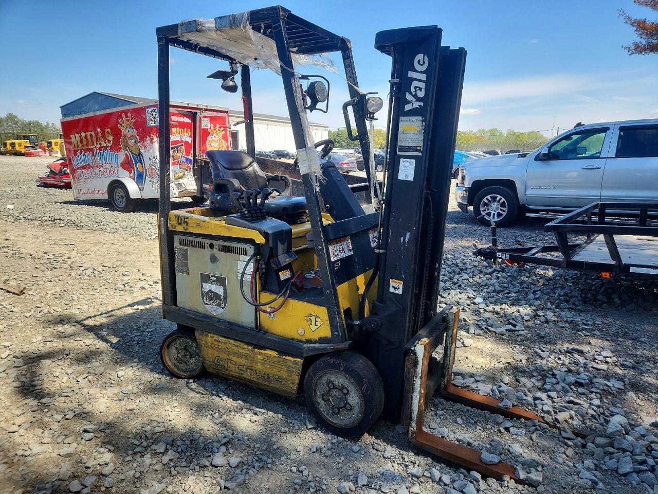 2009 YALE FORK TRUCK