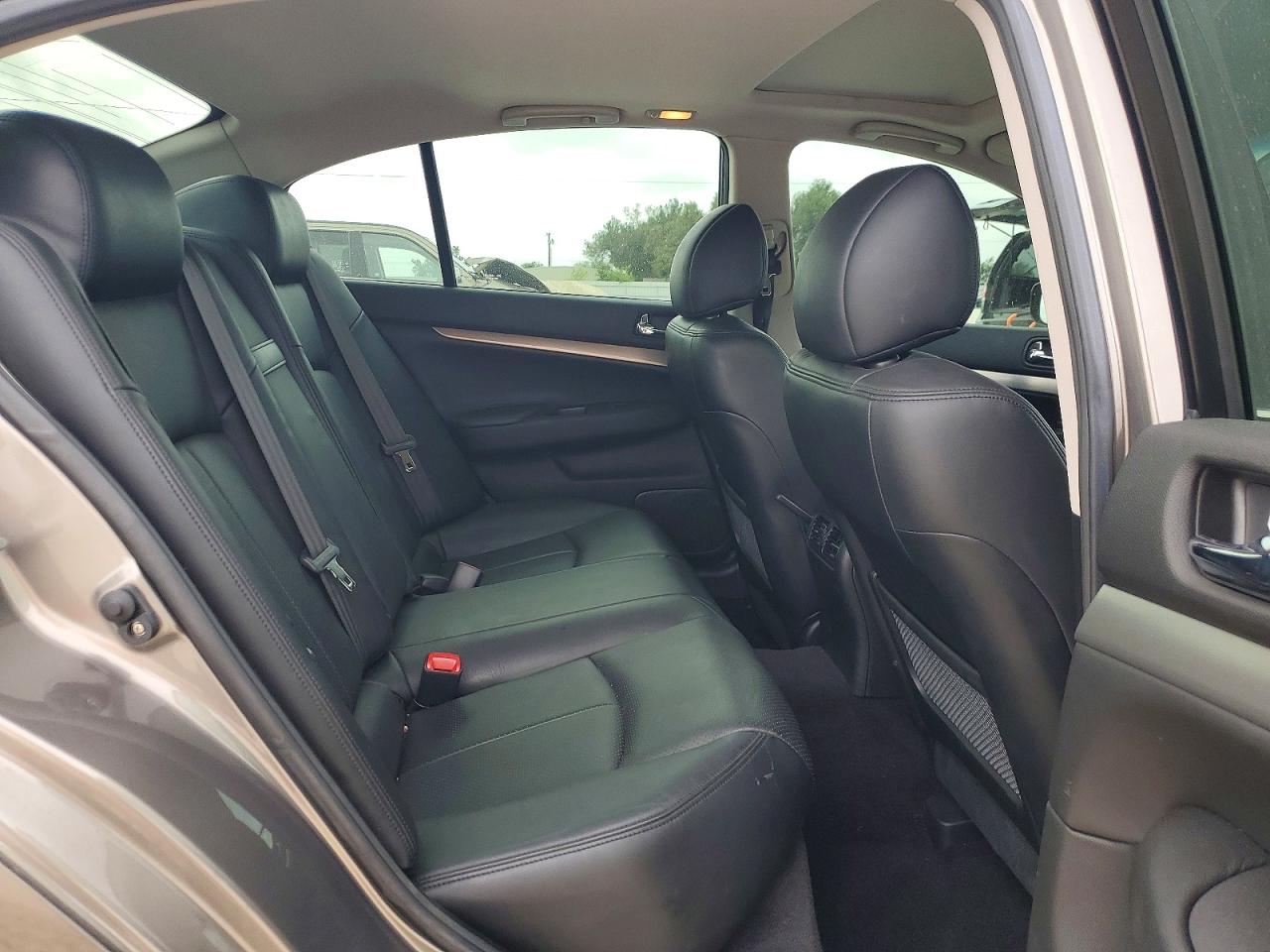 2010 INFINITI G37