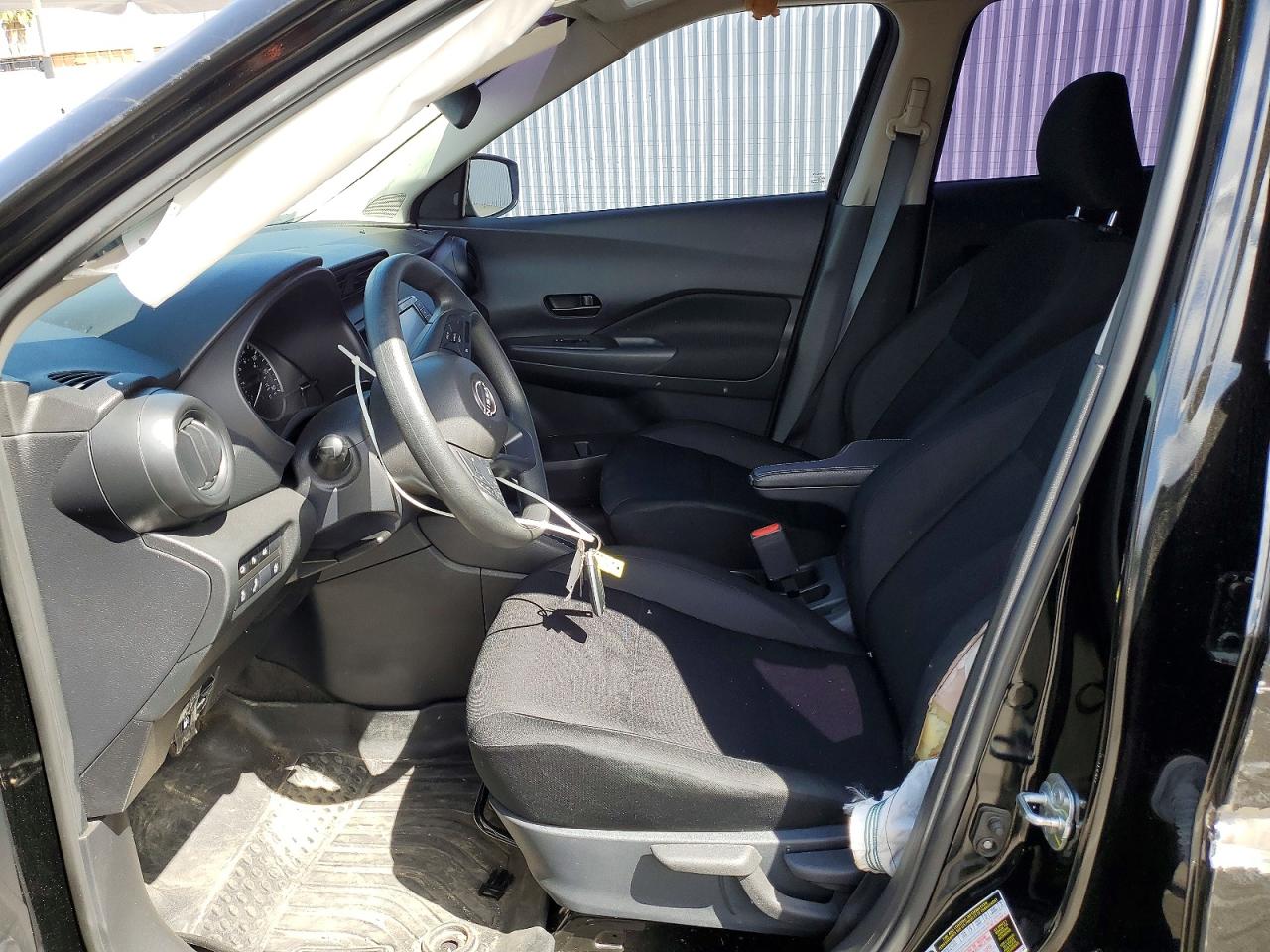 2024 NISSAN KICKS