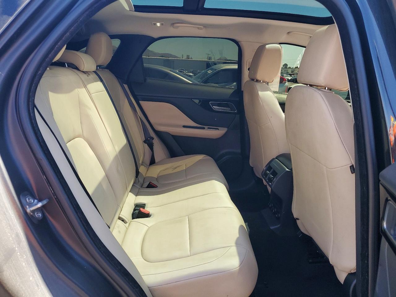 2017 JAGUAR F-PACE