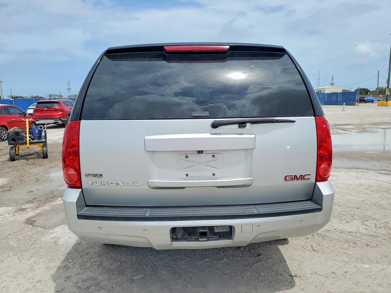 2011 GMC YUKON