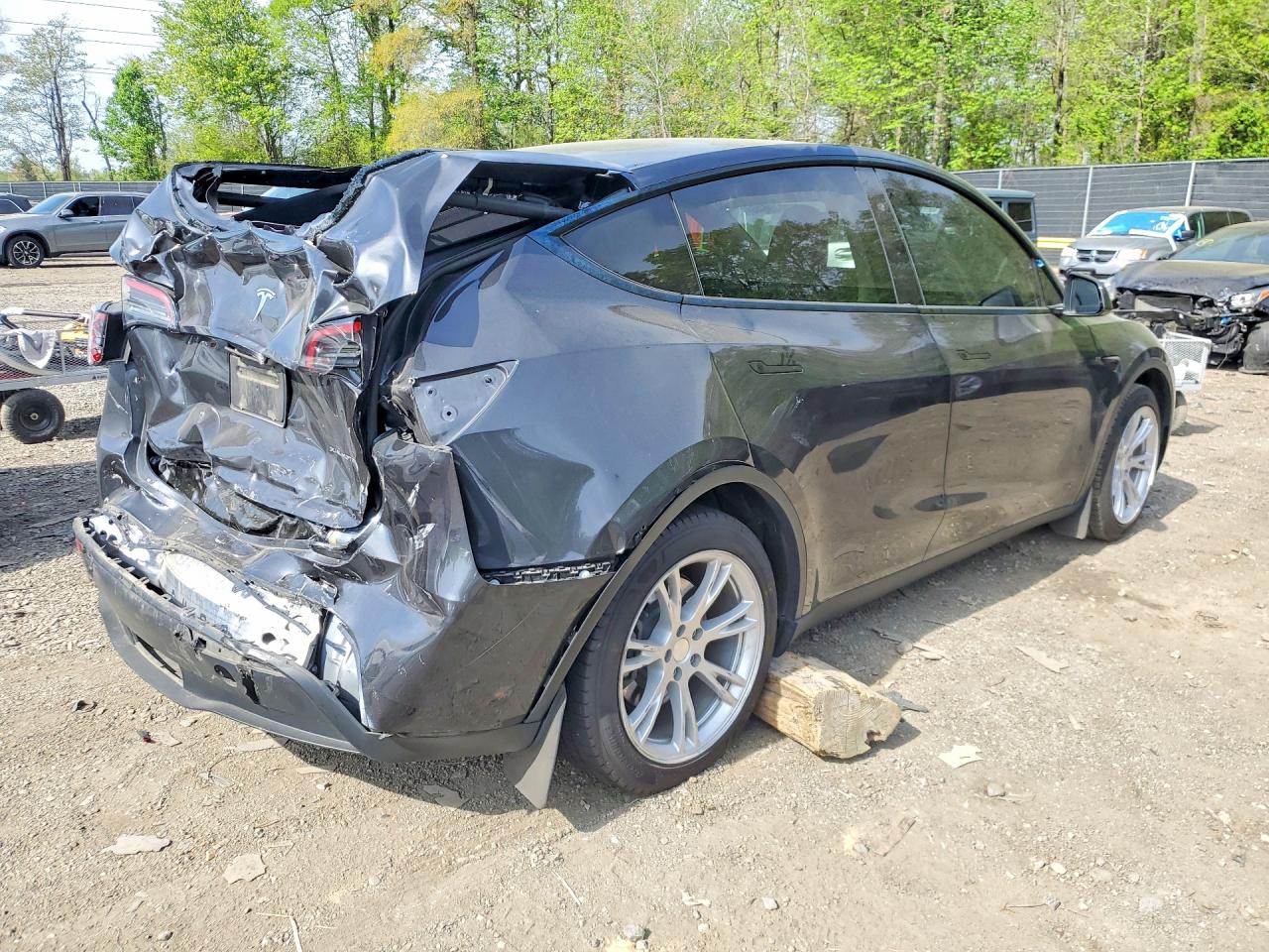 2024 TESLA MODEL Y