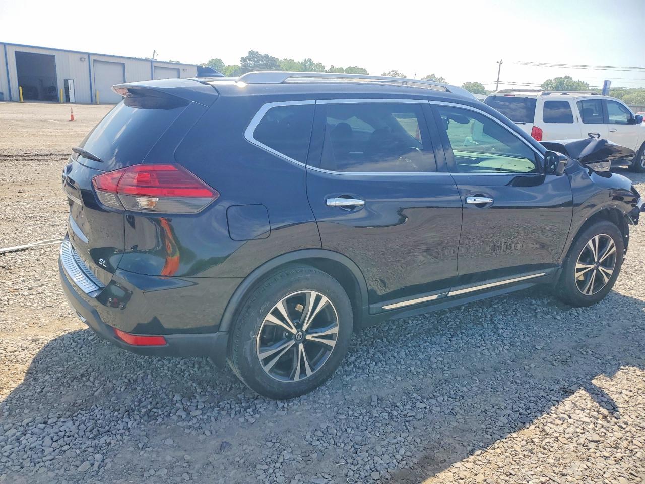 2017 NISSAN ROGUE
