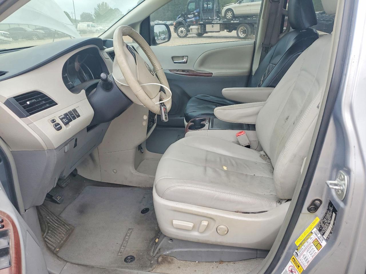 2014 TOYOTA SIENNA