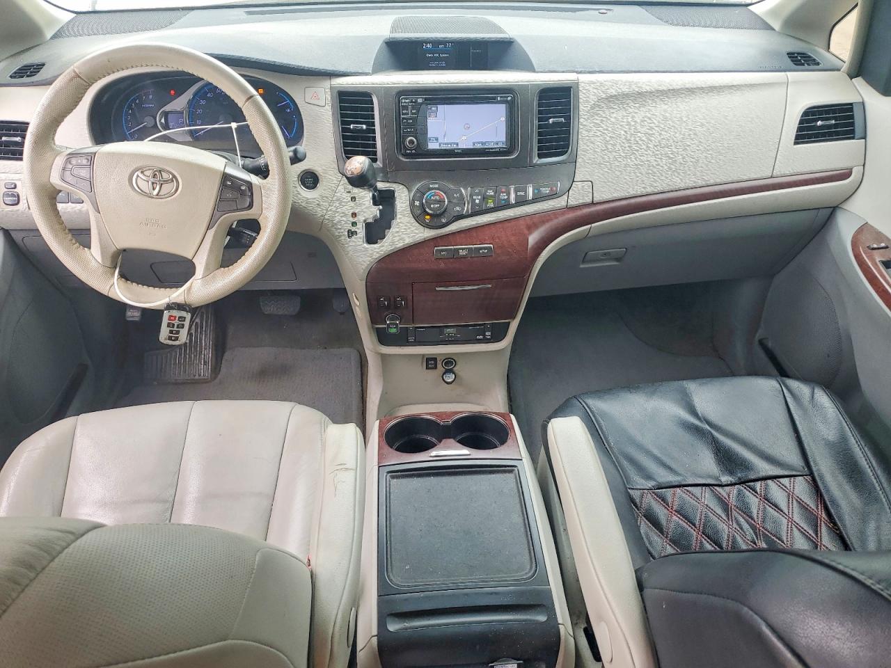 2014 TOYOTA SIENNA