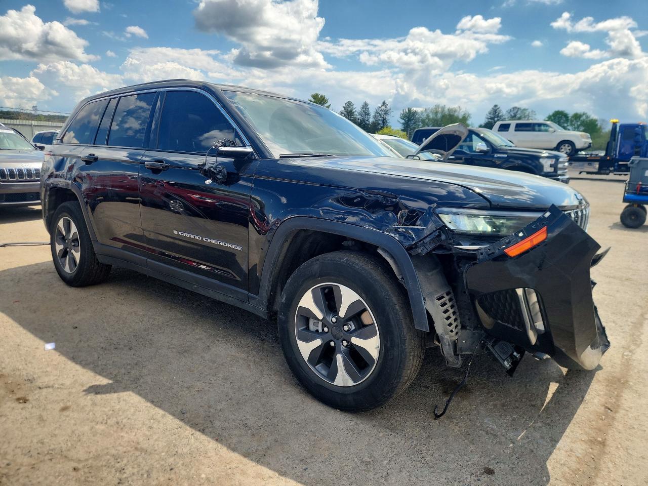 2023 JEEP CHEROKEE