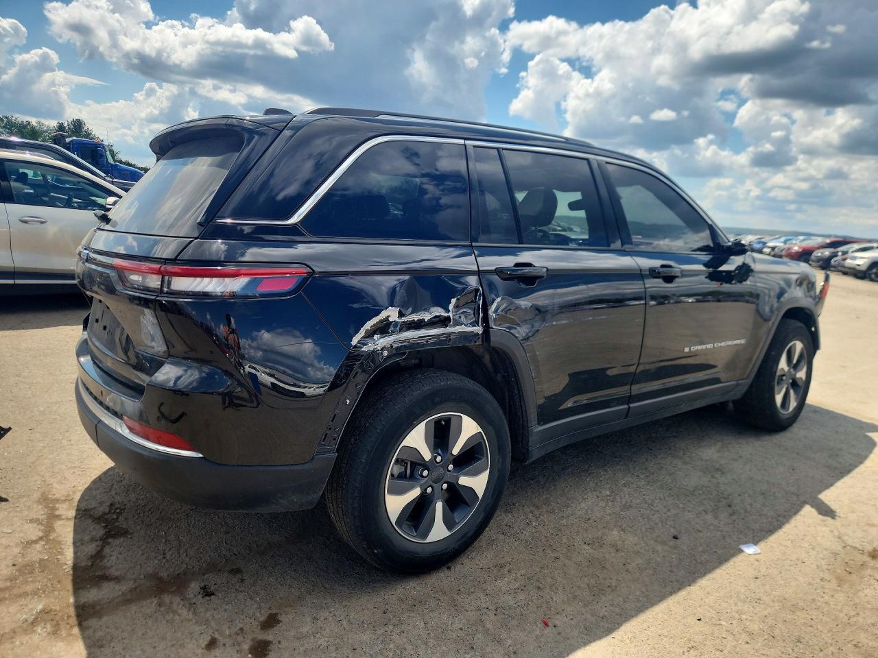2023 JEEP CHEROKEE