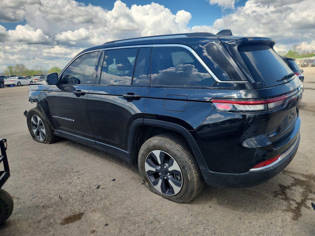 2023 JEEP CHEROKEE