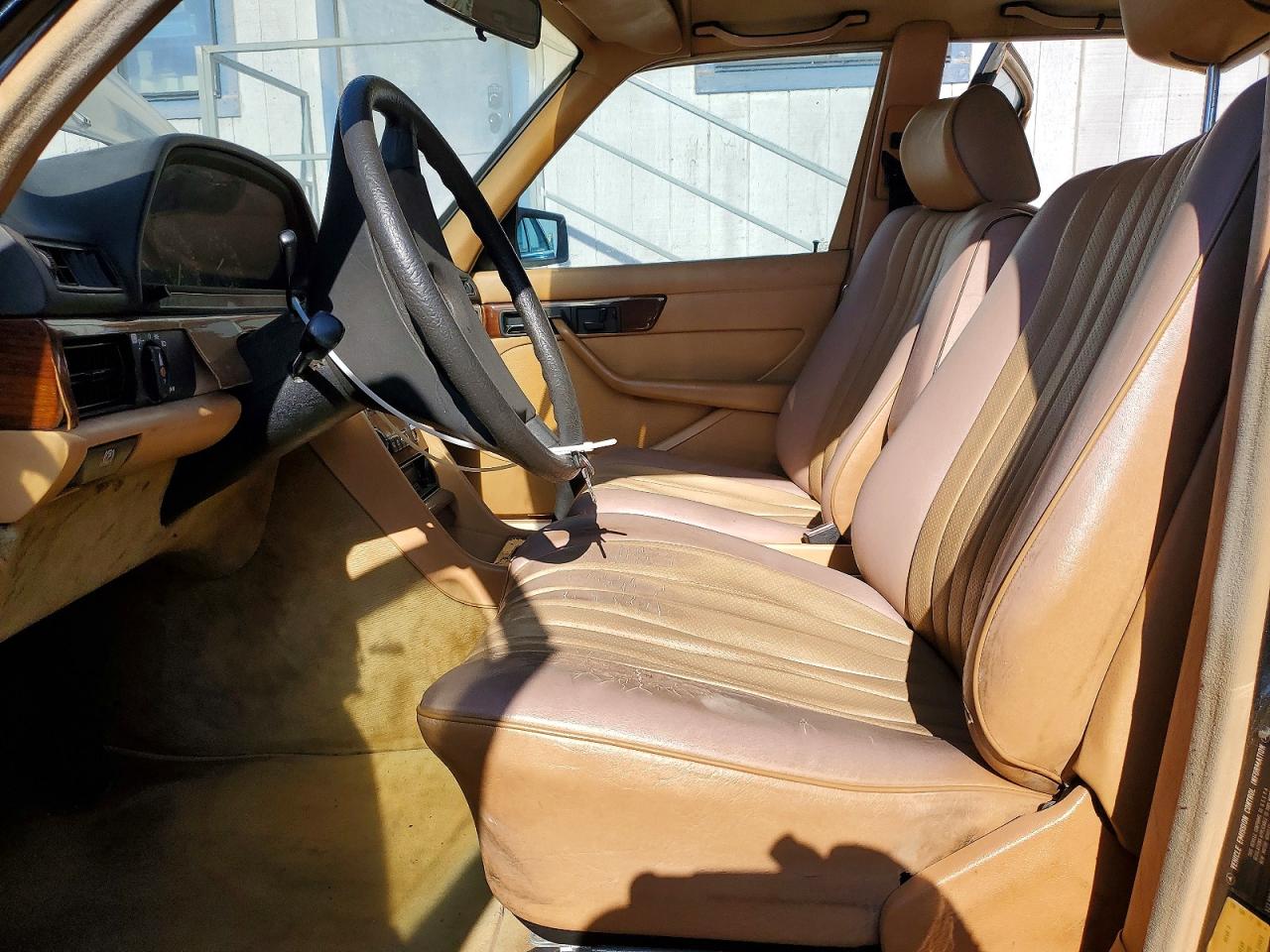 1985 MERCEDES-BENZ 380-CLASS