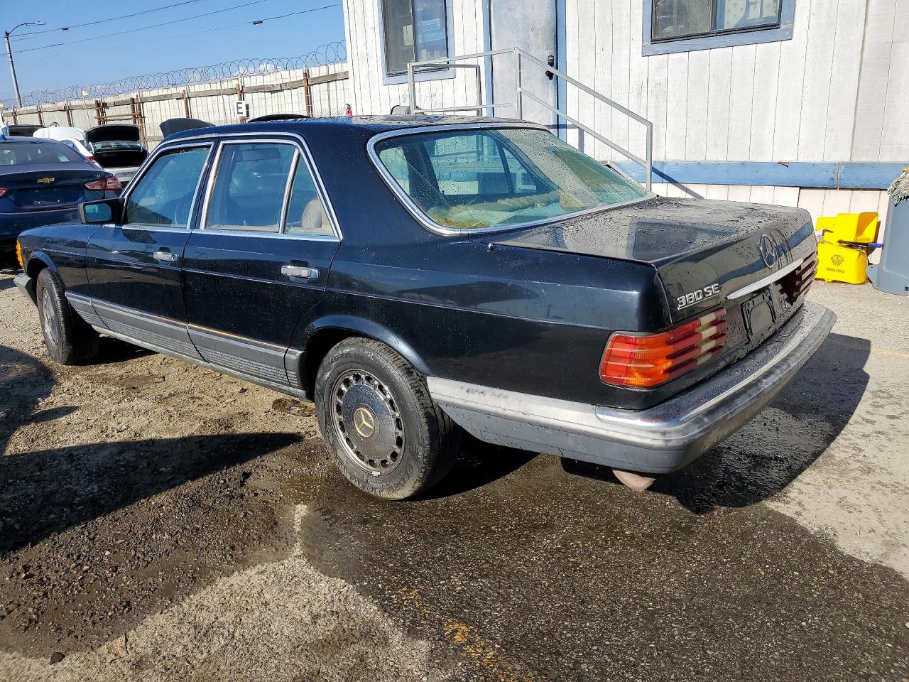 1985 MERCEDES-BENZ 380-CLASS