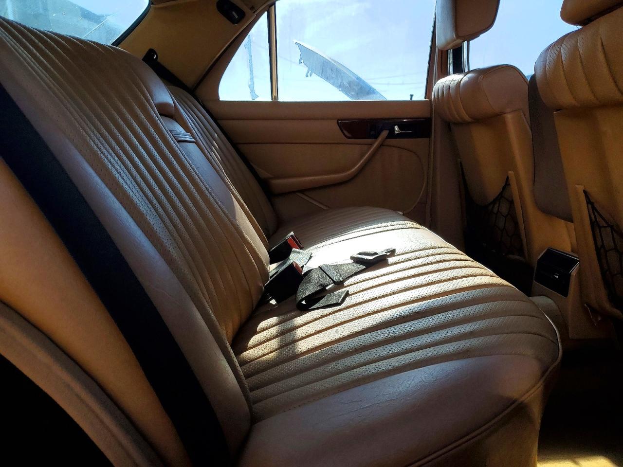 1985 MERCEDES-BENZ 380-CLASS
