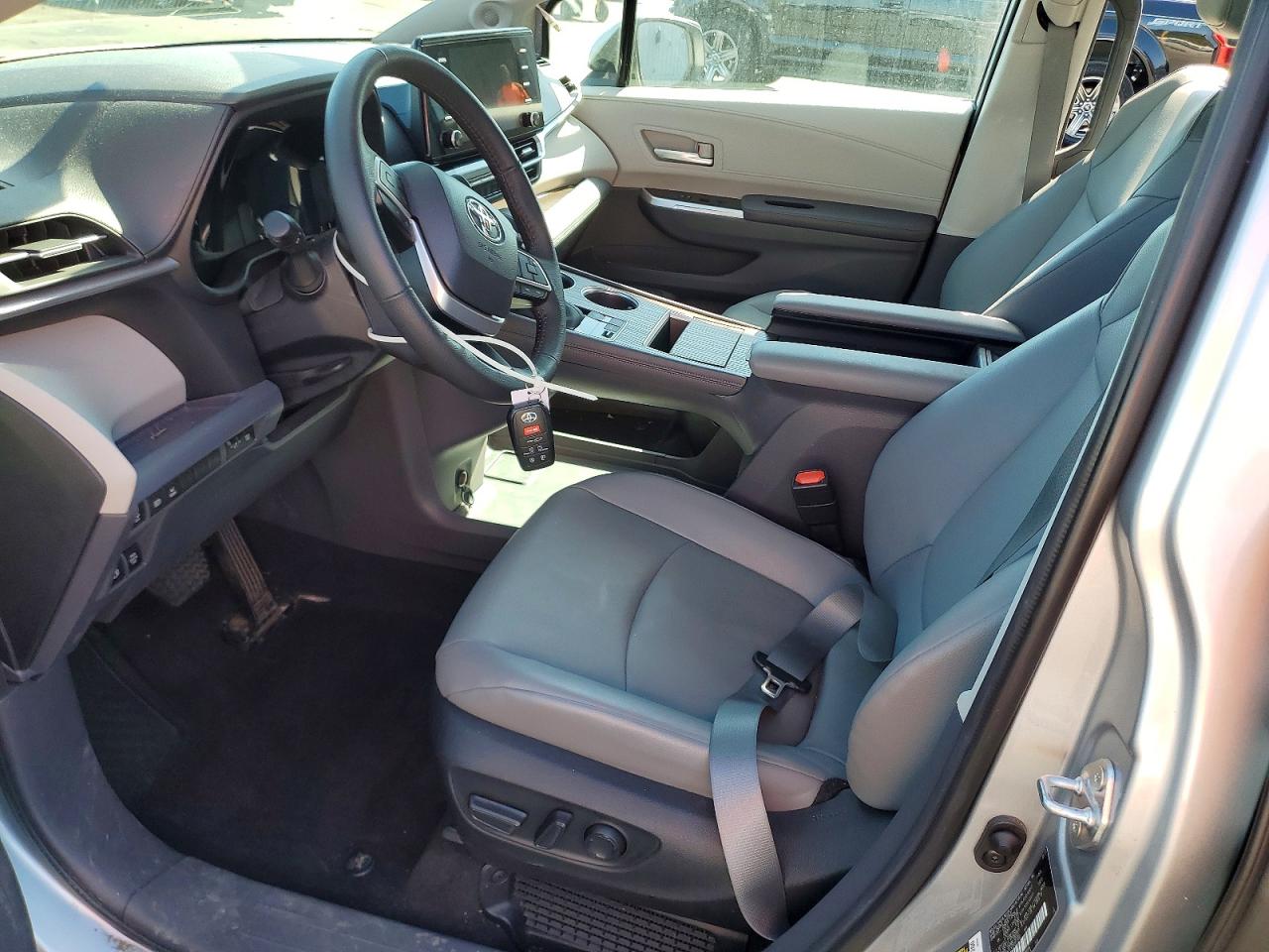 2023 TOYOTA SIENNA