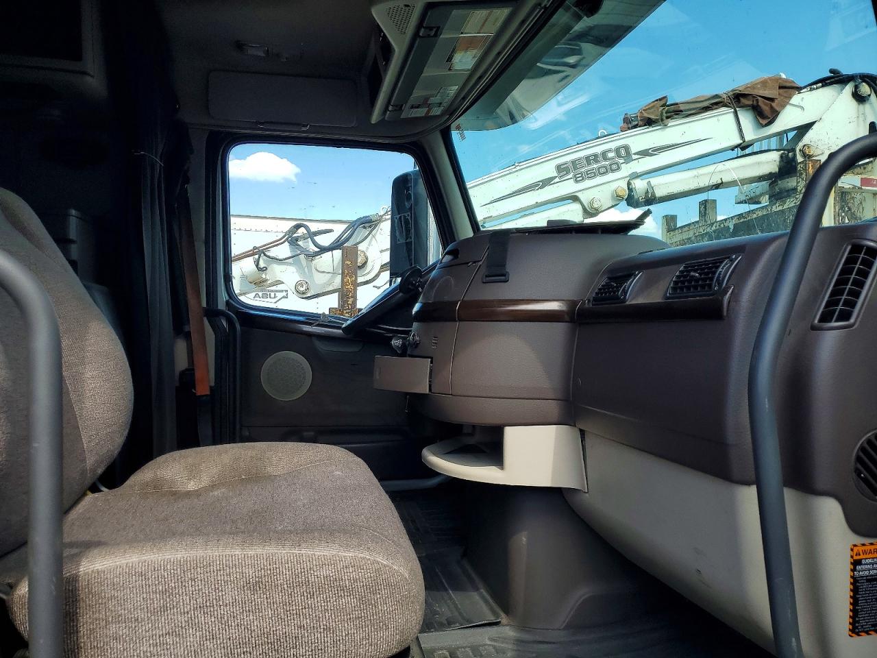 2017 VOLVO VN