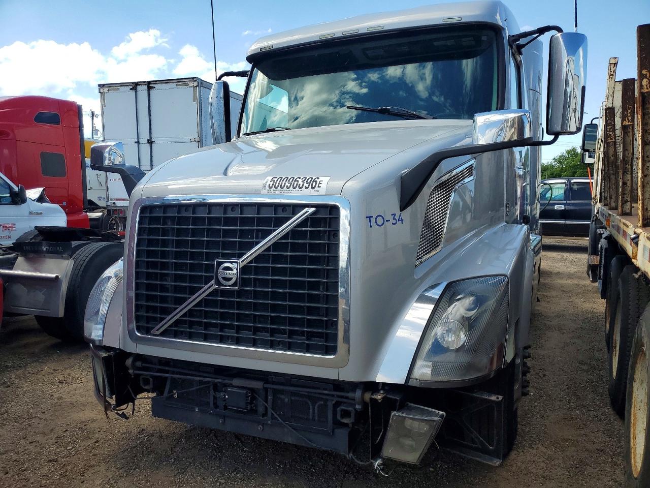2017 VOLVO VN