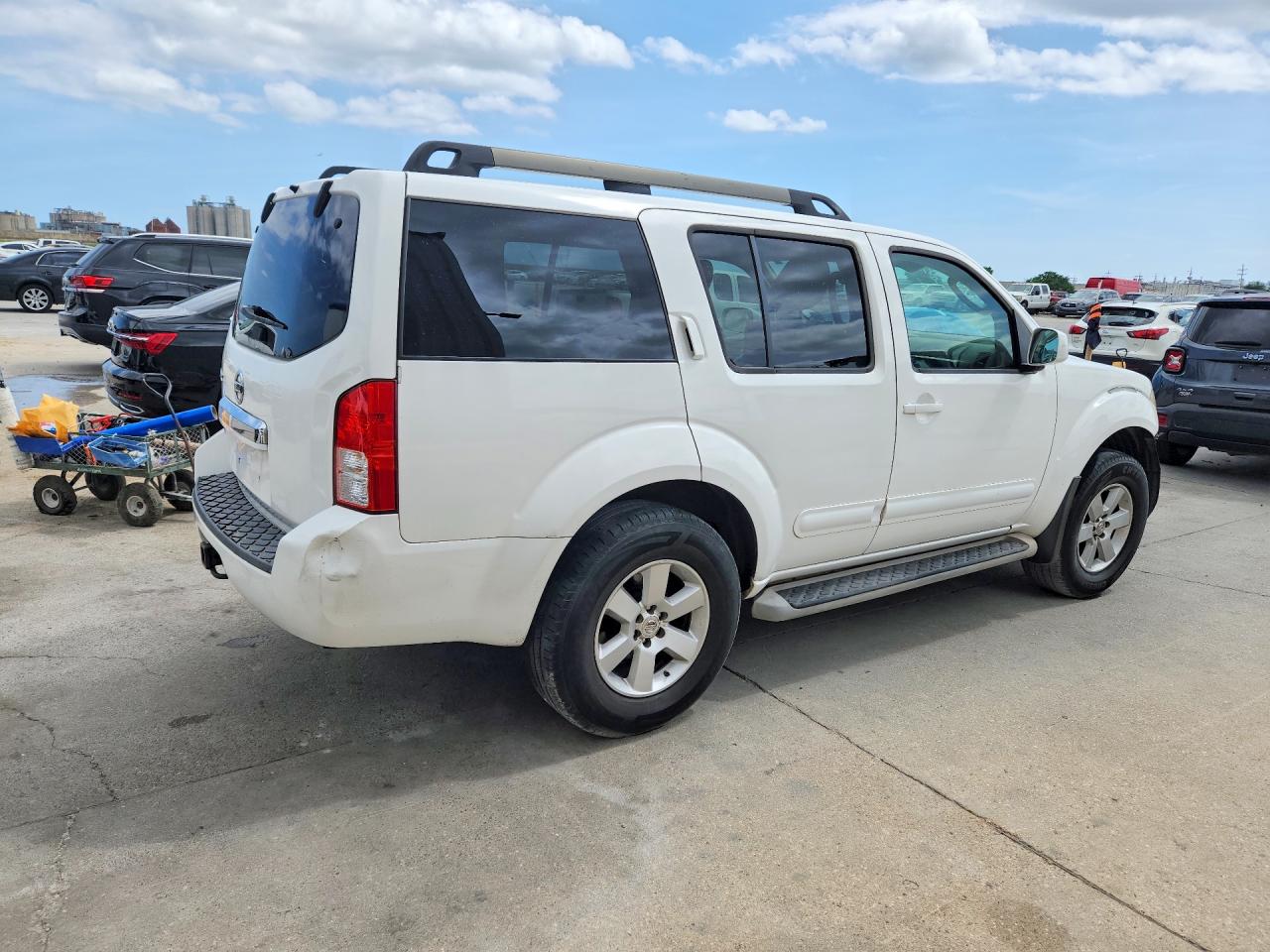 2011 NISSAN PATHFINDER