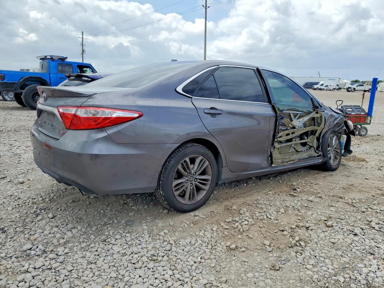 2017 TOYOTA CAMRY