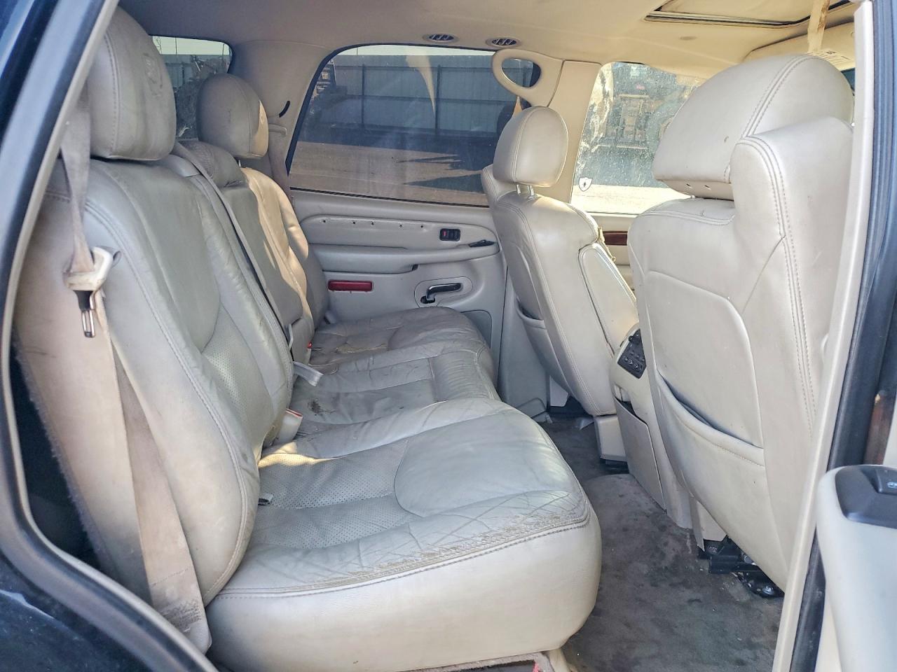 2004 CADILLAC ESCALADE