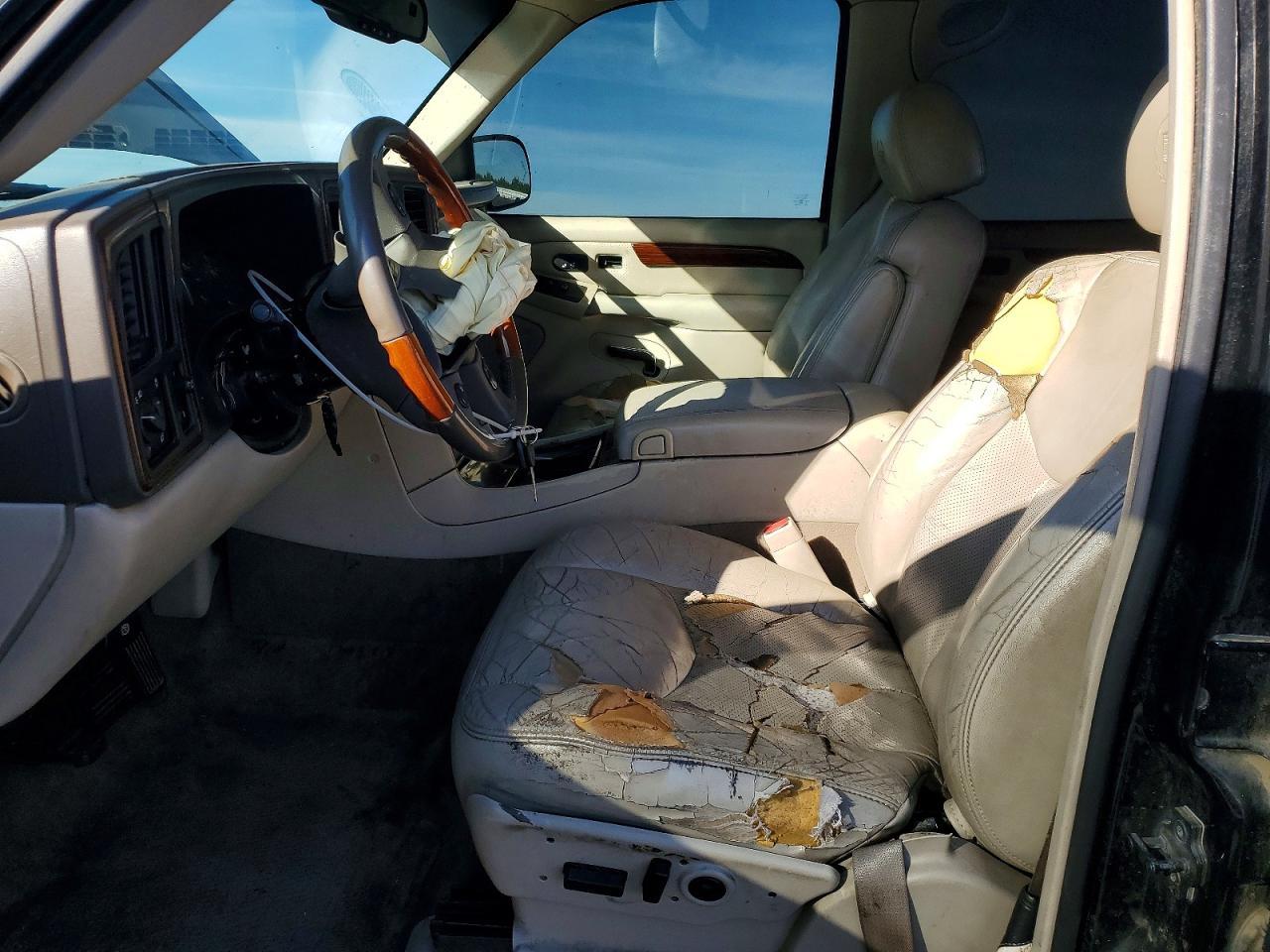 2004 CADILLAC ESCALADE