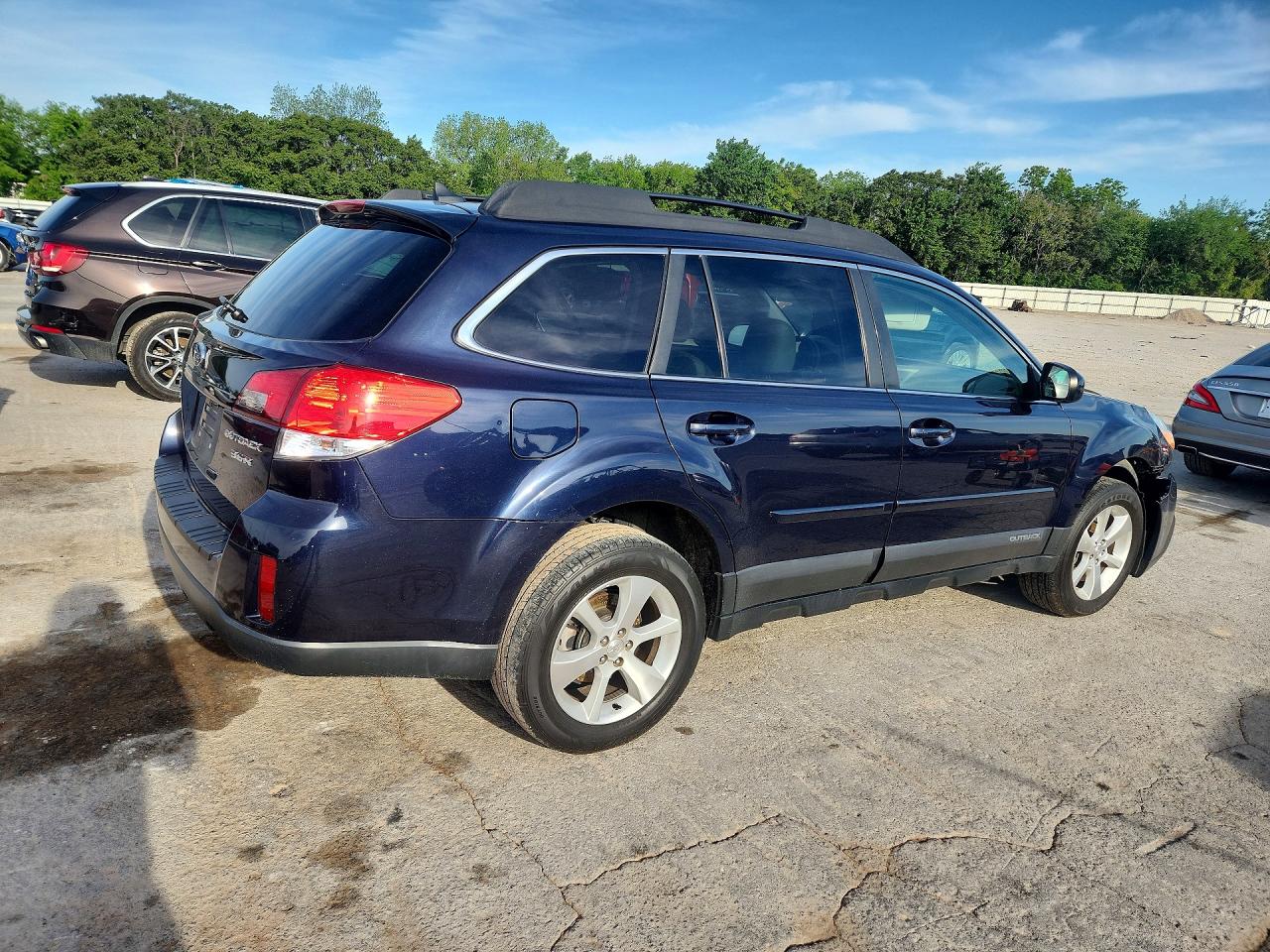 2013 SUBARU OUTBACK