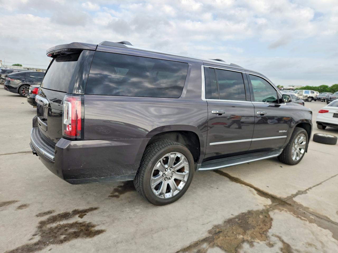 2016 GMC YUKON