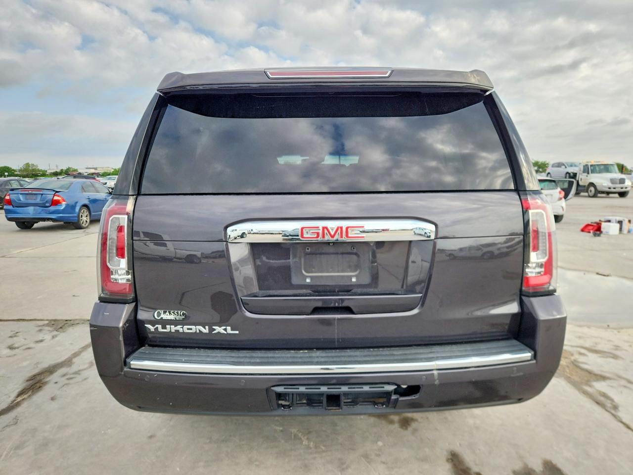 2016 GMC YUKON