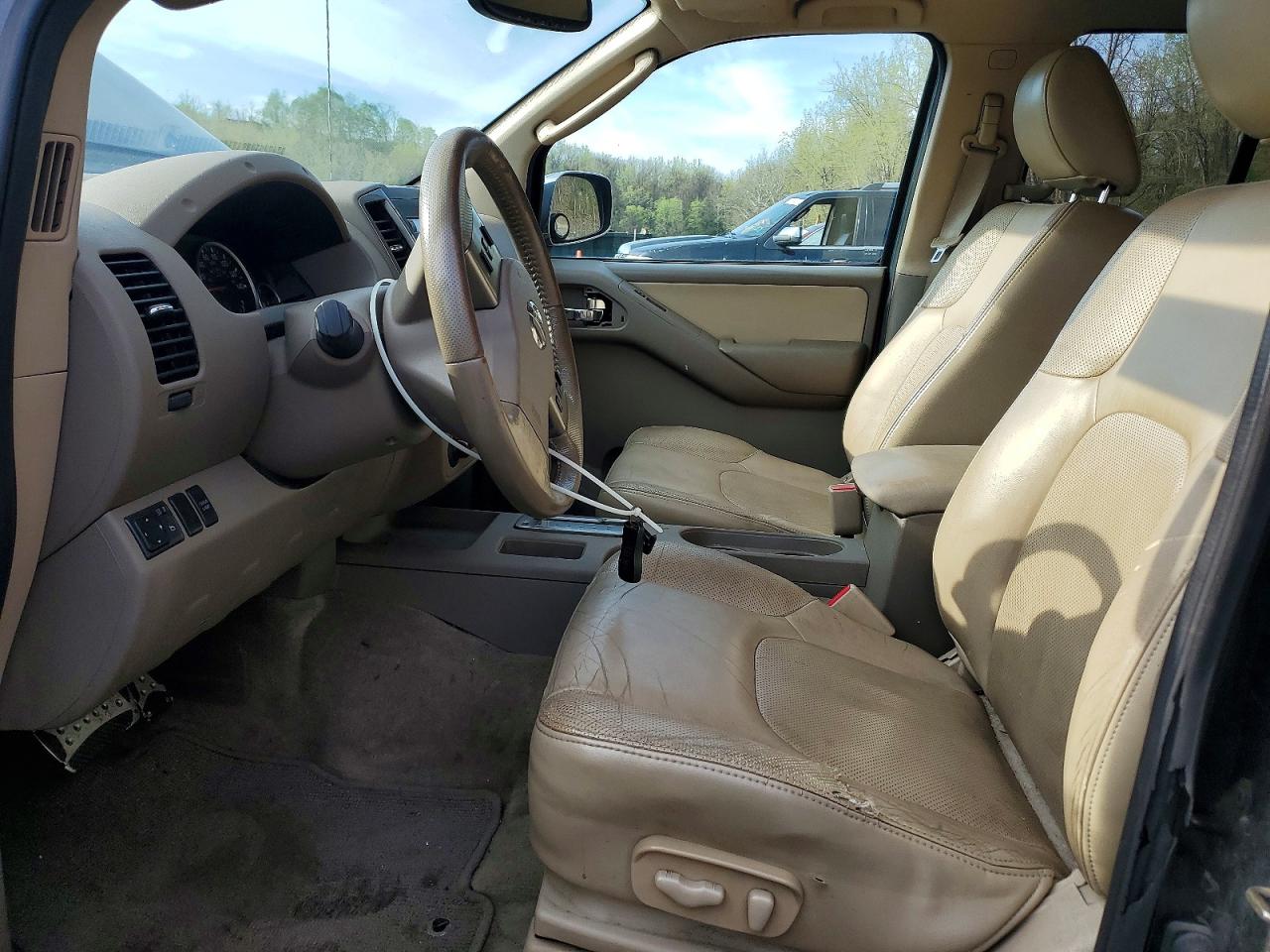 2011 NISSAN FRONTIER