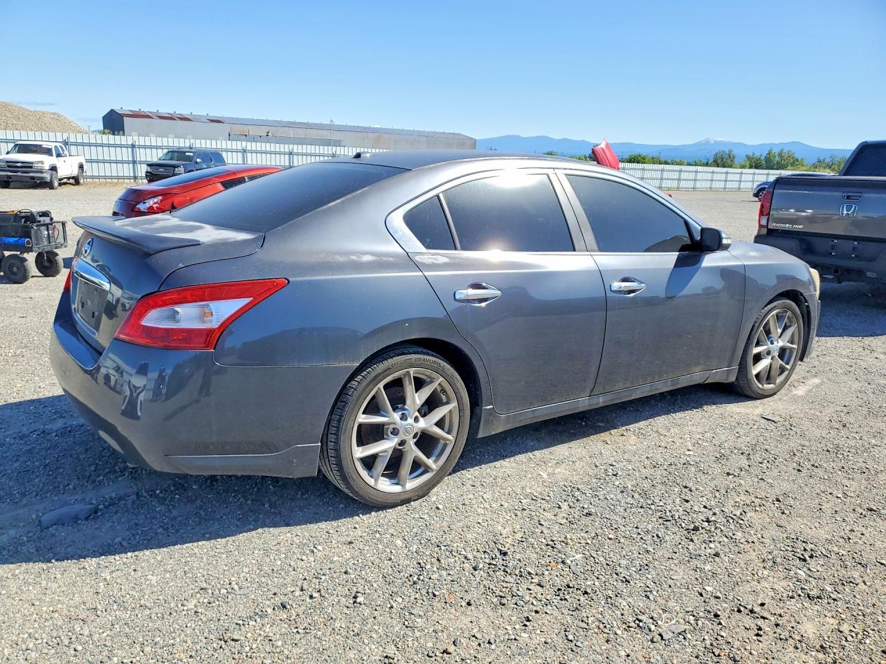 2010 NISSAN MAXIMA