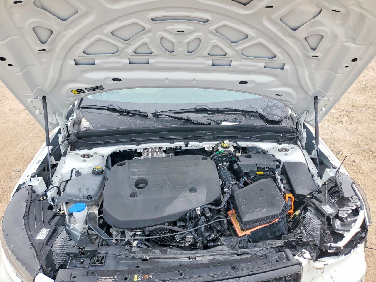 2026 VOLVO XC40
