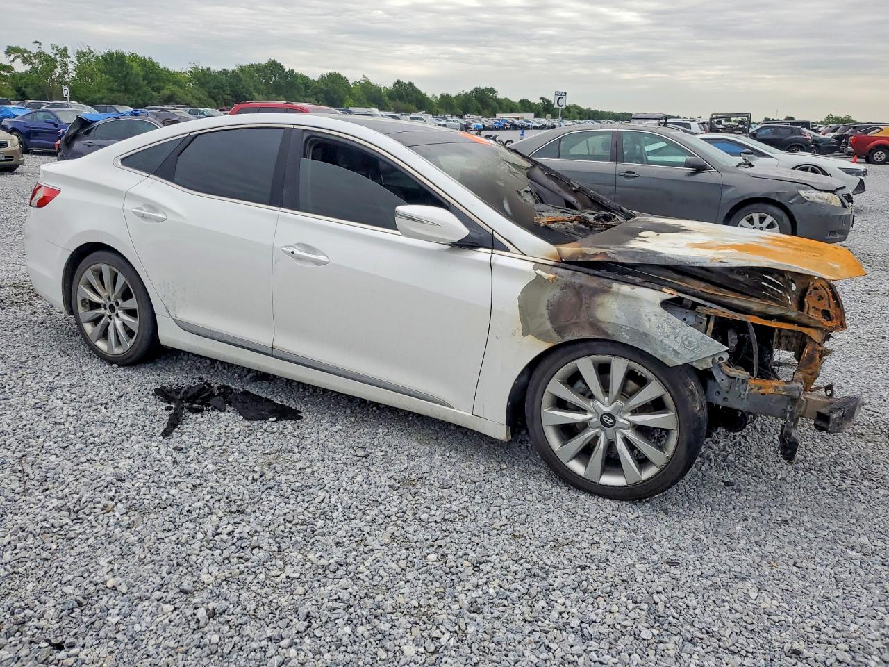 2016 HYUNDAI AZERA