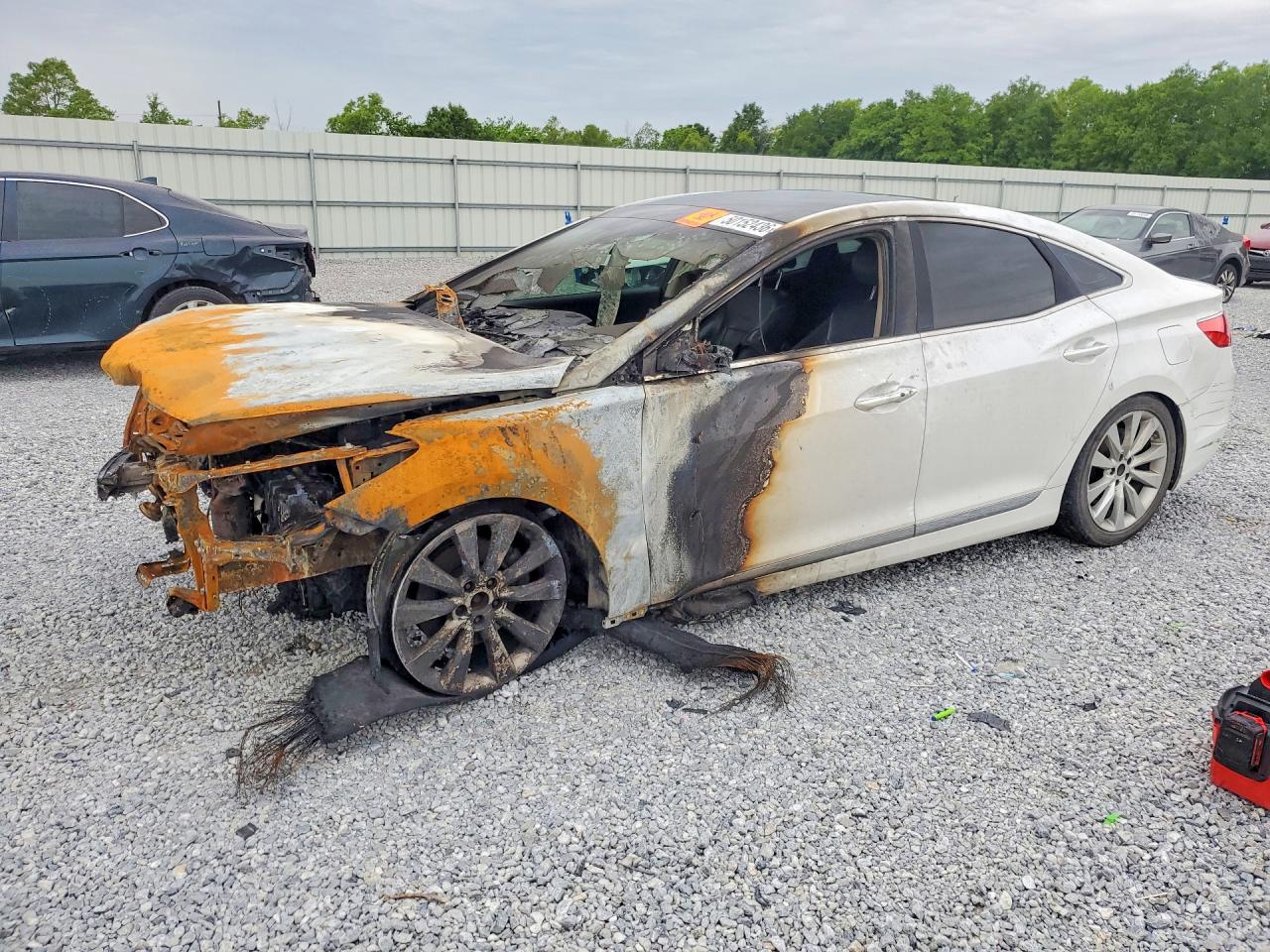 2016 HYUNDAI AZERA