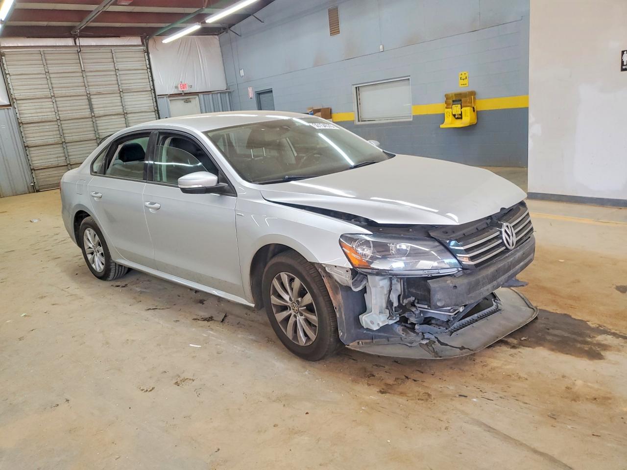 2015 VOLKSWAGEN PASSAT