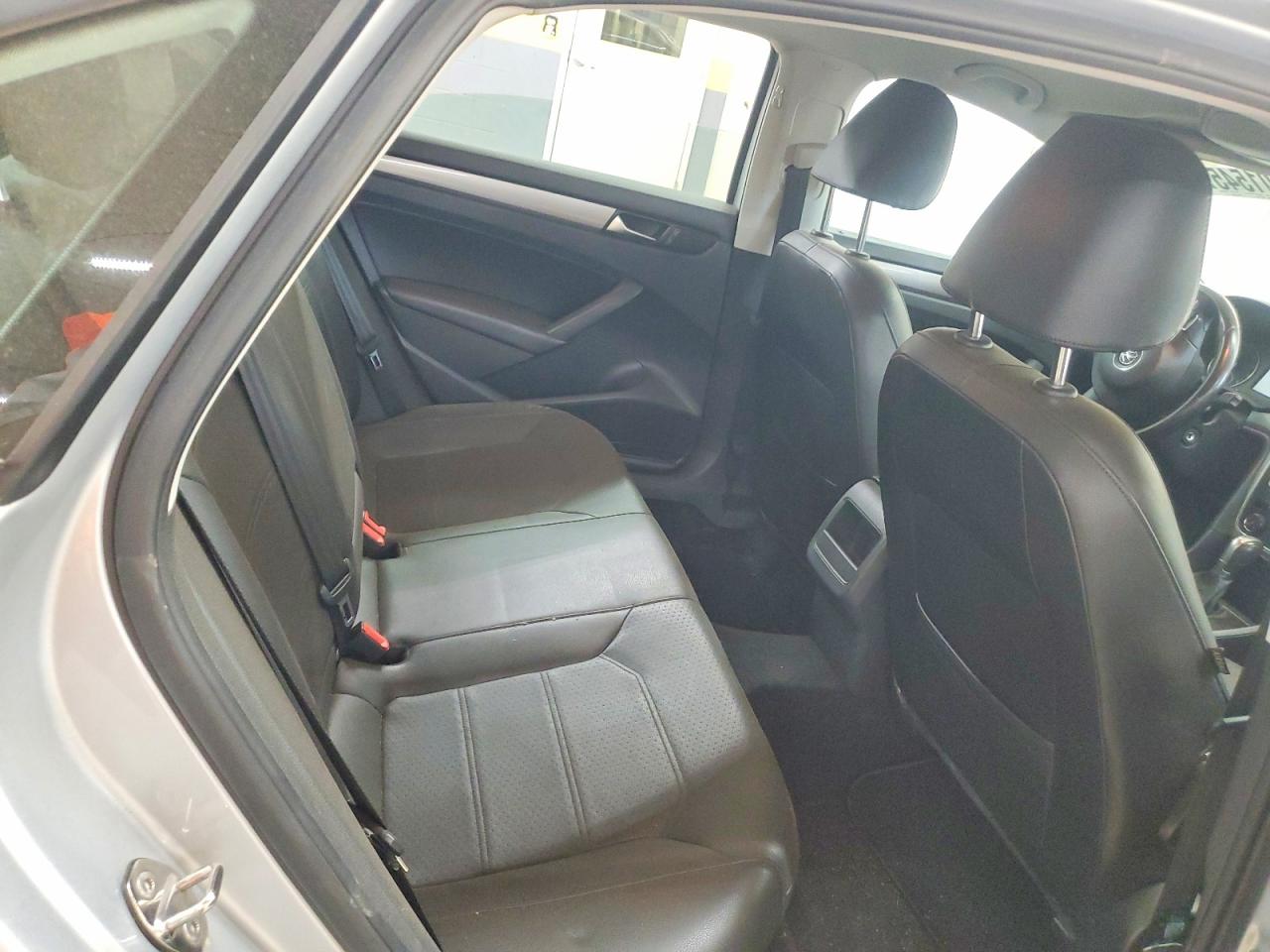 2015 VOLKSWAGEN PASSAT