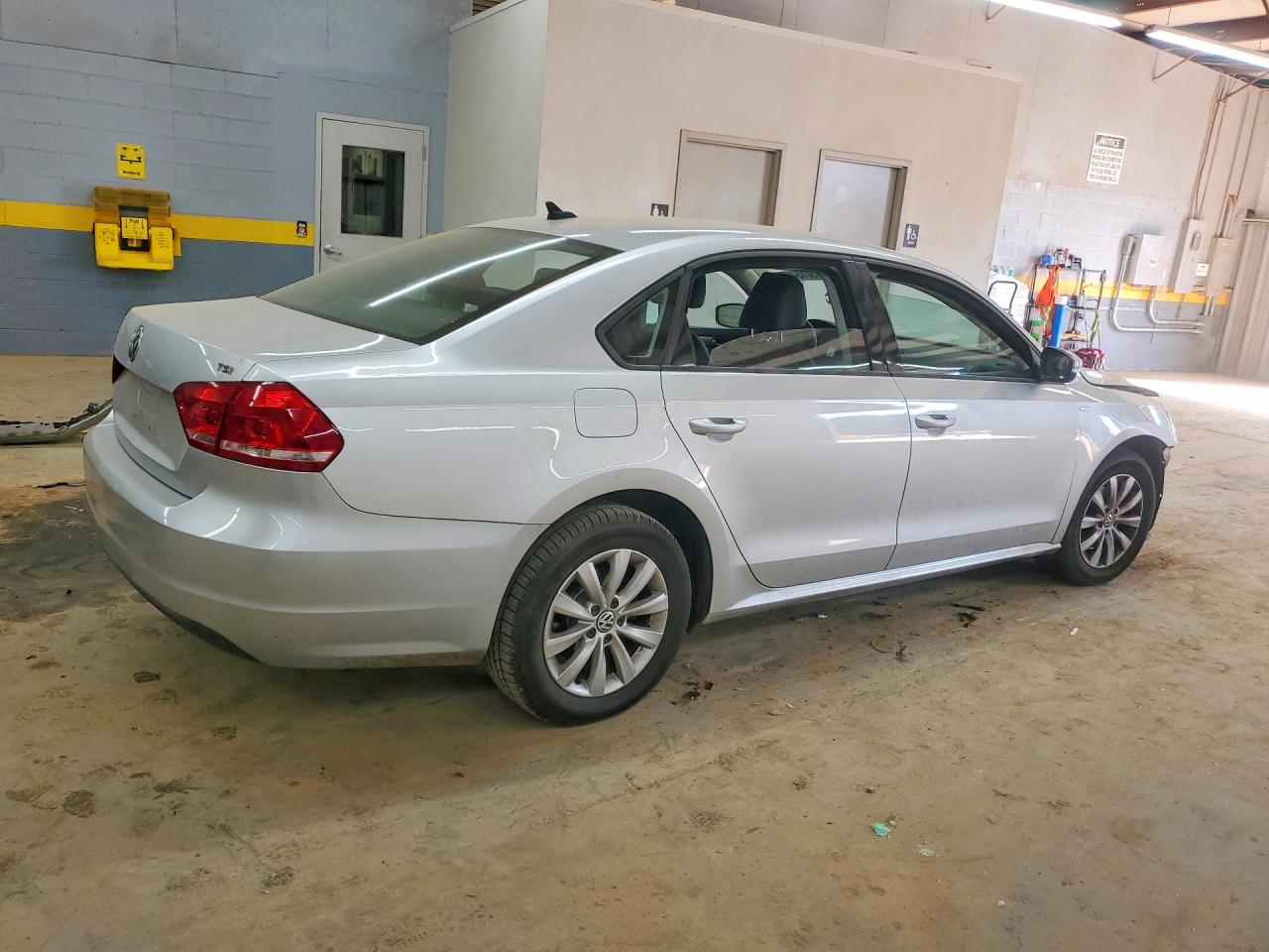 2015 VOLKSWAGEN PASSAT