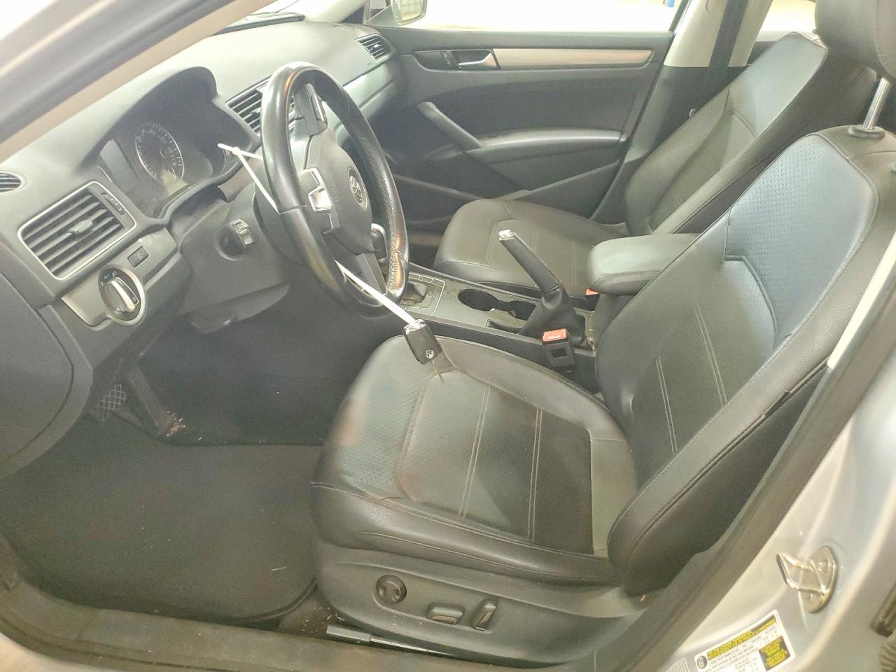 2015 VOLKSWAGEN PASSAT