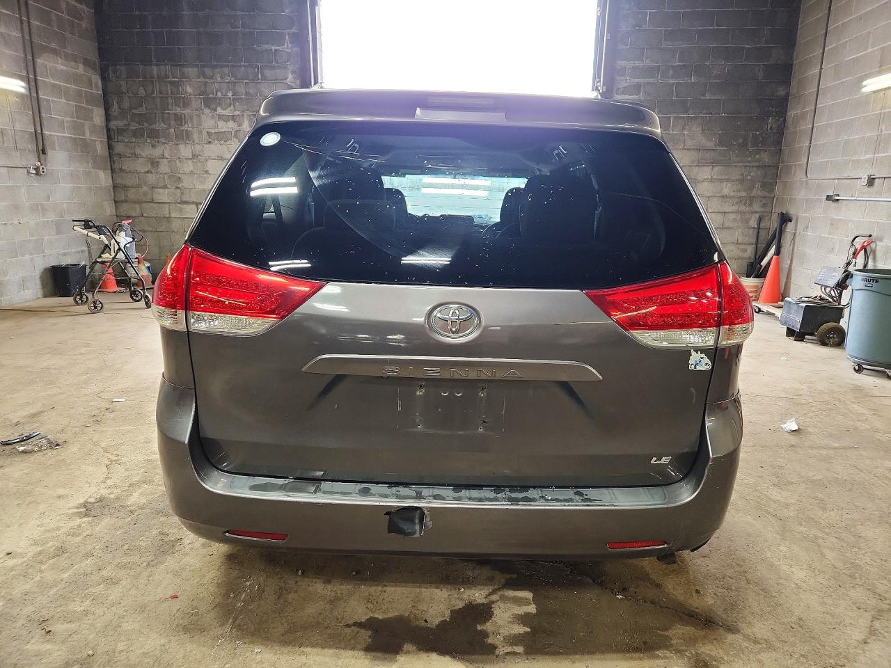 2012 TOYOTA SIENNA