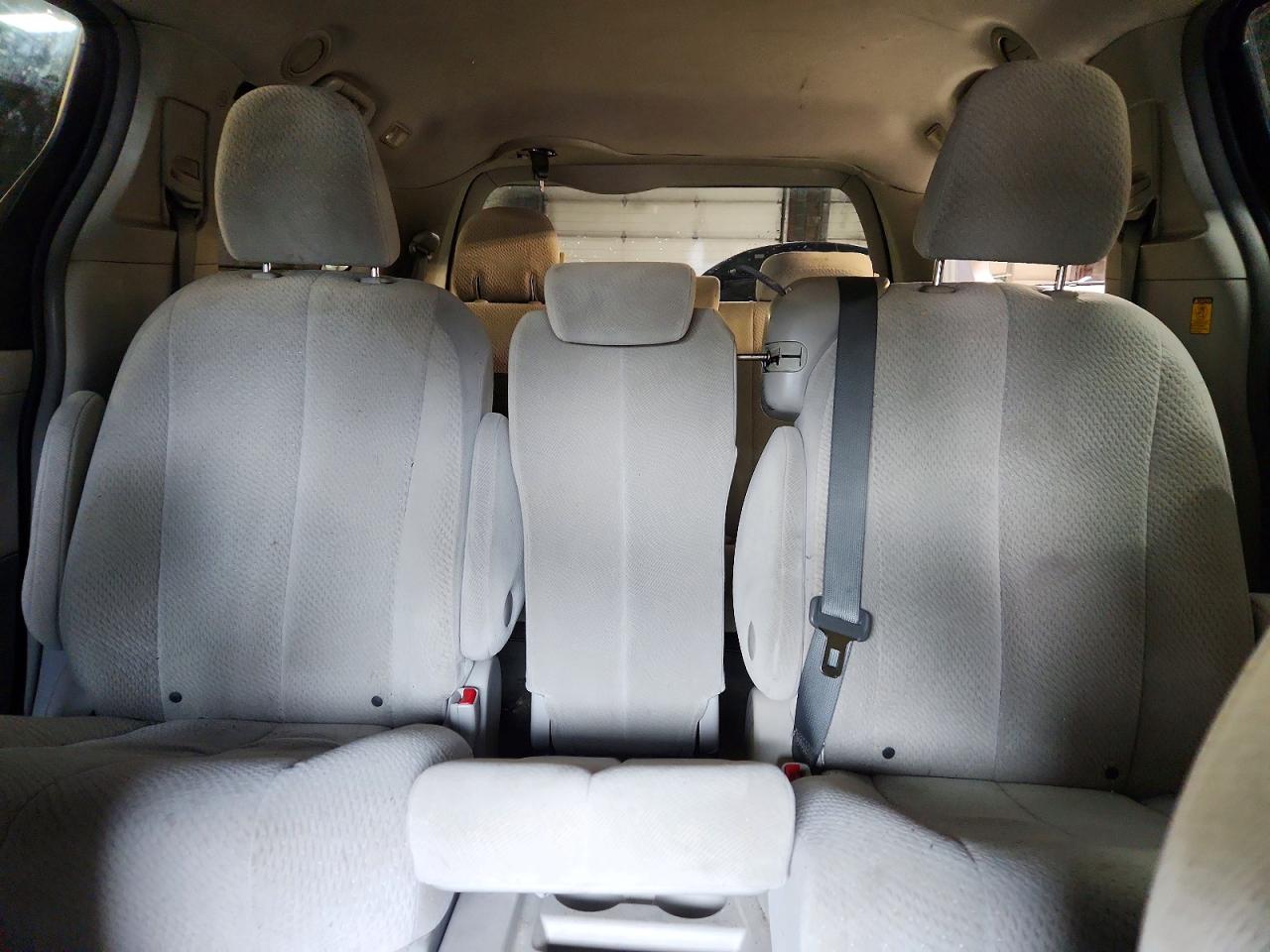 2012 TOYOTA SIENNA