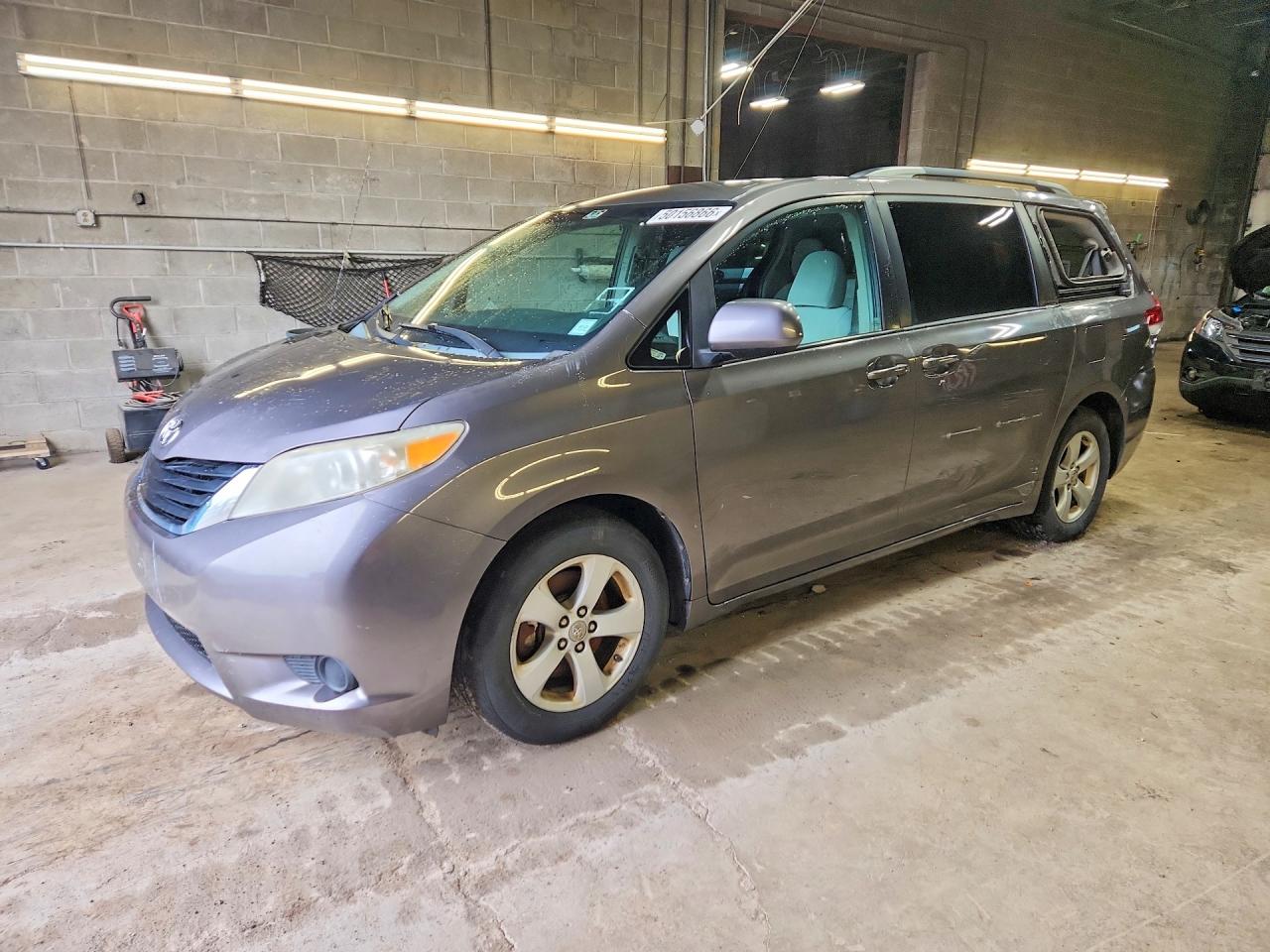 2012 TOYOTA SIENNA