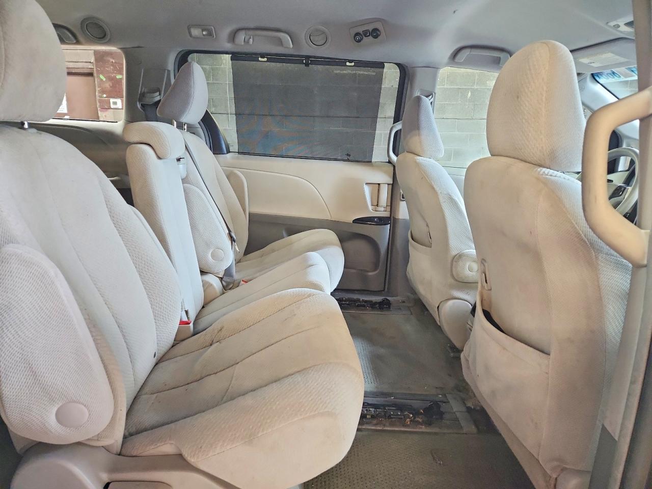 2012 TOYOTA SIENNA