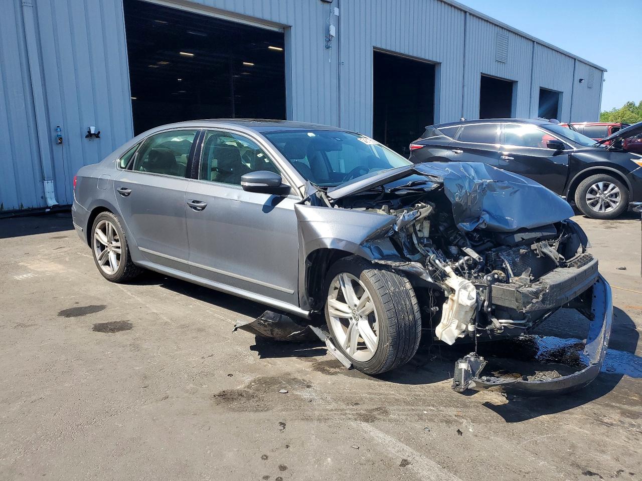 2015 VOLKSWAGEN PASSAT