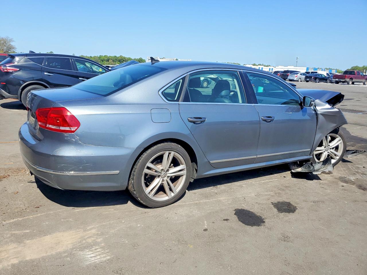 2015 VOLKSWAGEN PASSAT