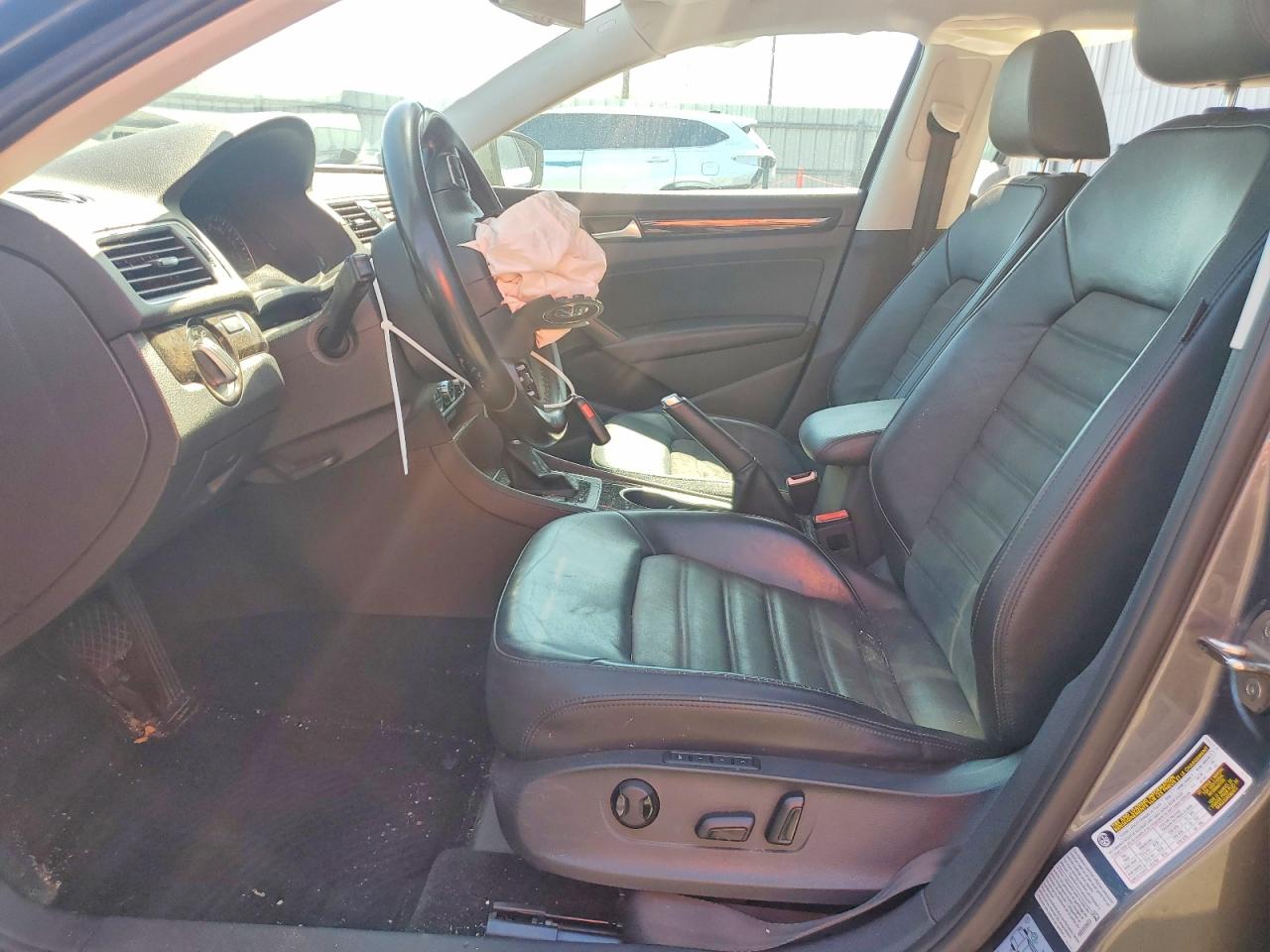 2015 VOLKSWAGEN PASSAT