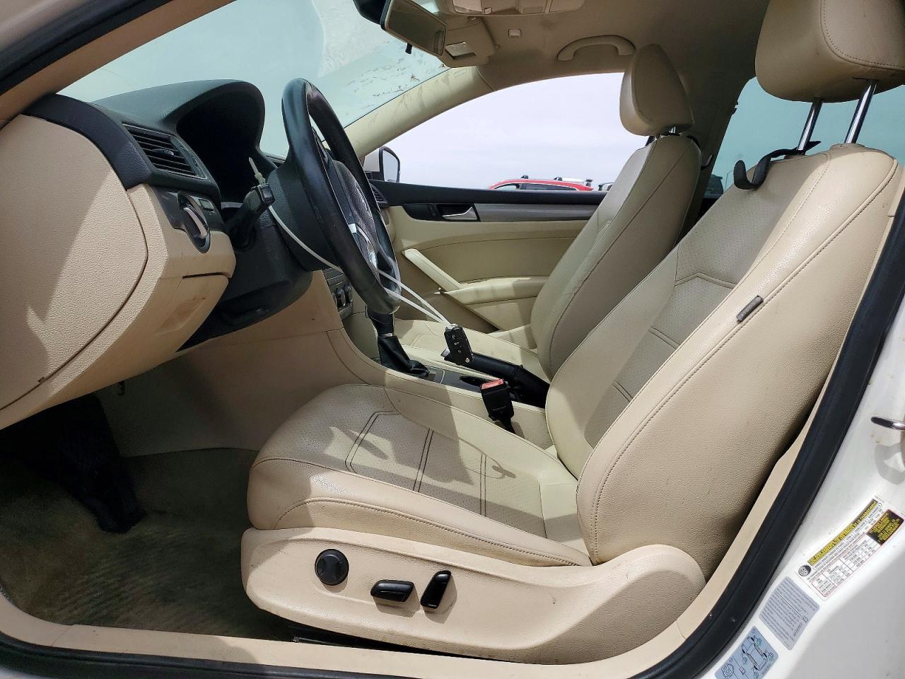 2015 VOLKSWAGEN PASSAT