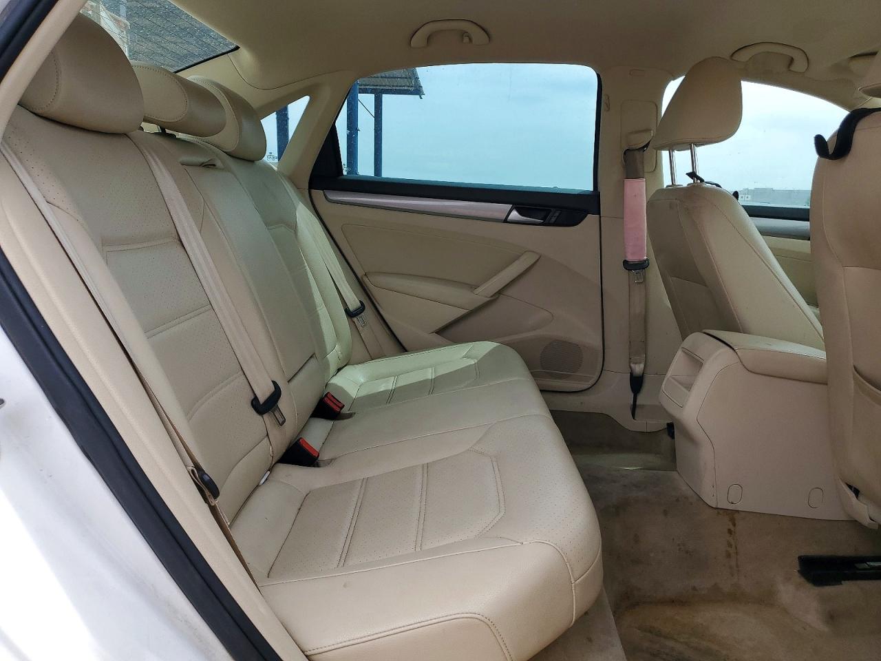 2015 VOLKSWAGEN PASSAT