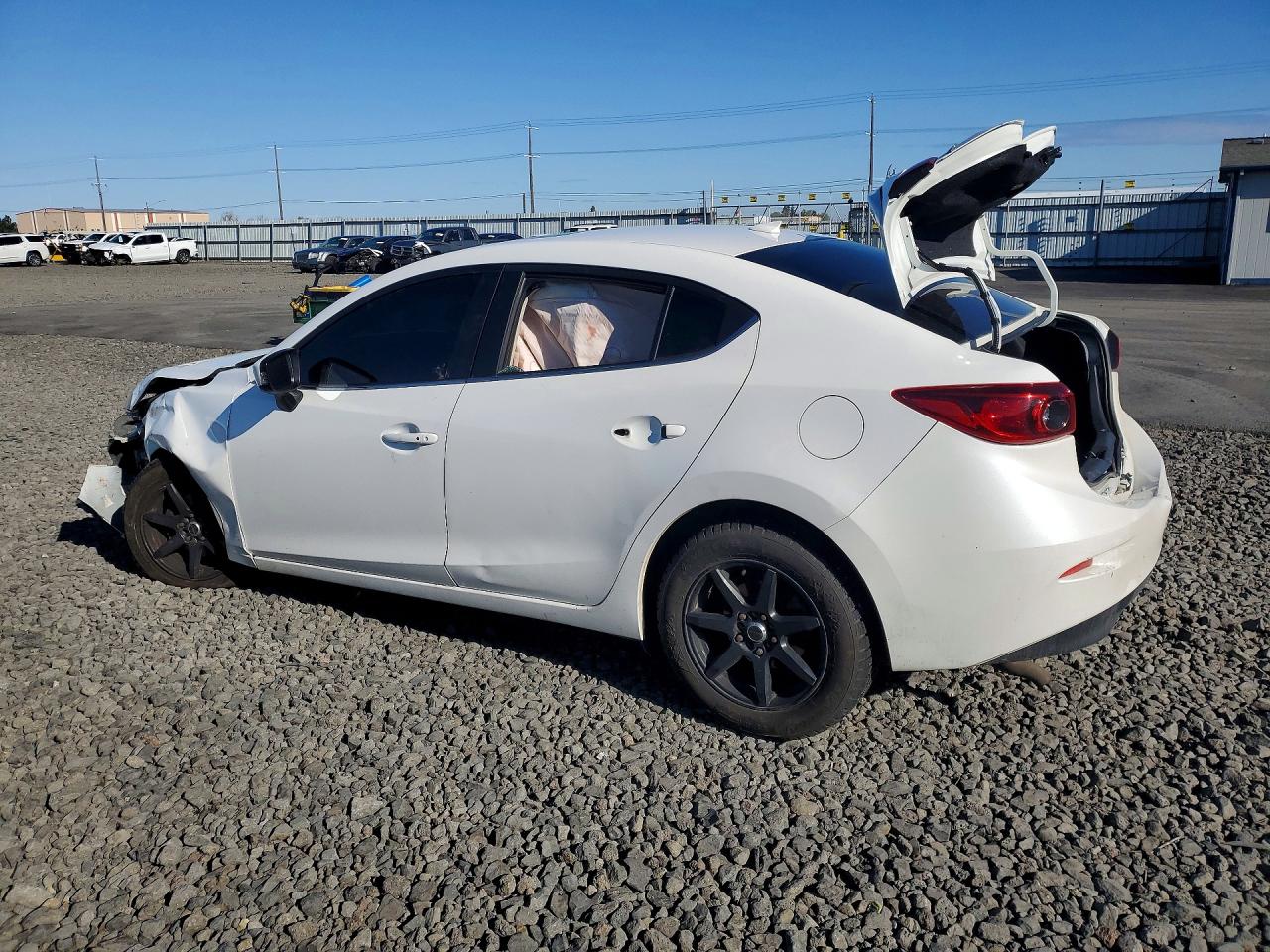 2016 MAZDA 3